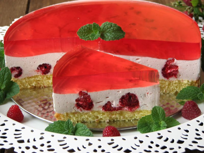 Lekki torcik malinowy