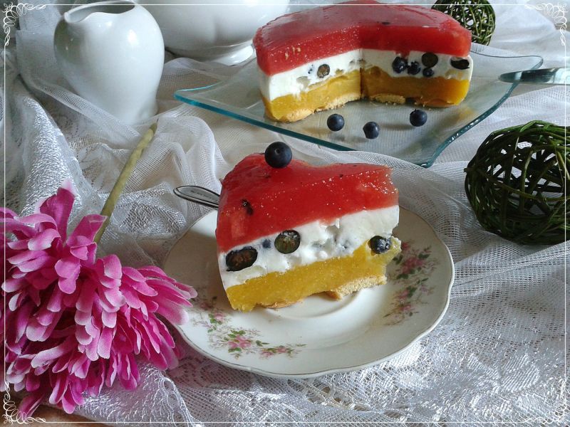 Lekki torcik owocowo-jogurtowy Lekki torcik owocowo-jogurtowy