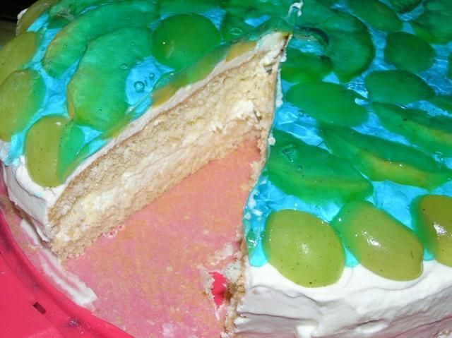 Lekki torcik z owocami