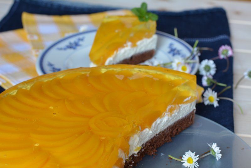 Lekki torcik z serkiem ricotta i brzoskwiniami