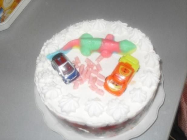 Lekki torcik z truskawkami  Lekki torcik z truskawkami