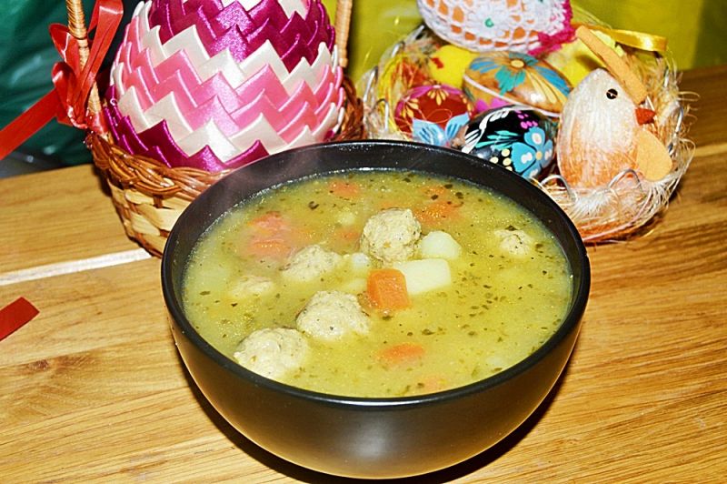 Lekki żurek z pulpecikami