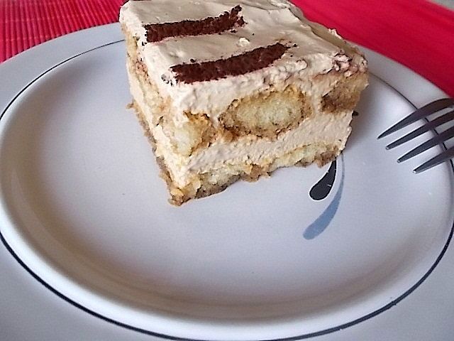 Lekkie ciasto kawowe z biszkoptami na wzór tiramis Lekkie ciasto kawowe z biszkoptami na wzór tiramis