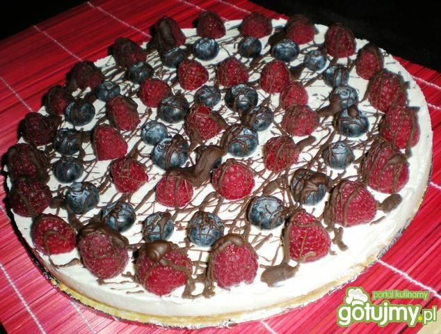 Lekkie ciasto z owocami i czekoladą