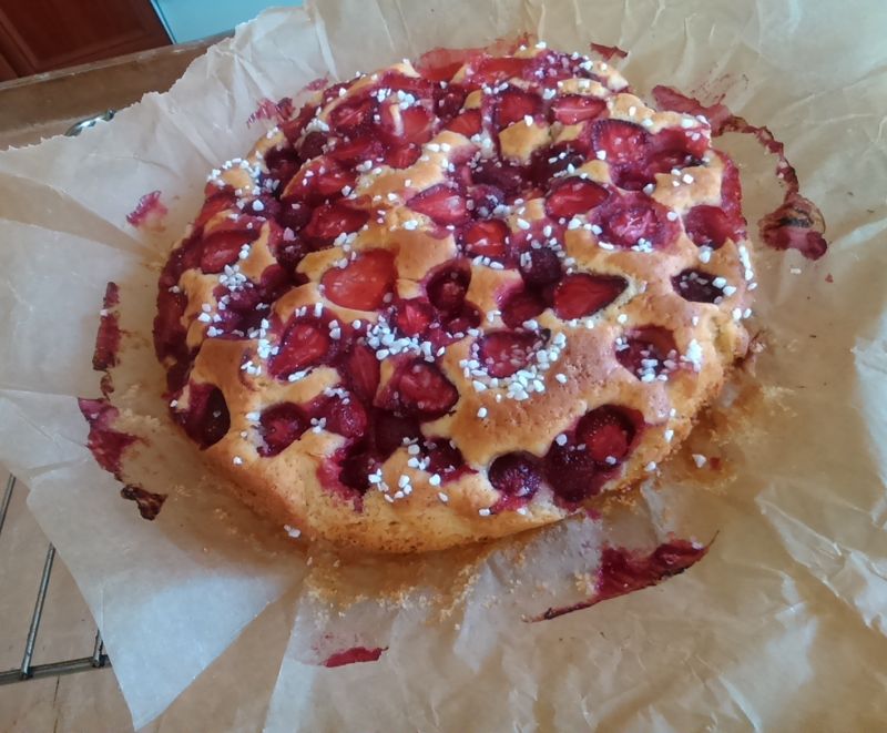 Lekkie ciasto z truskawkami