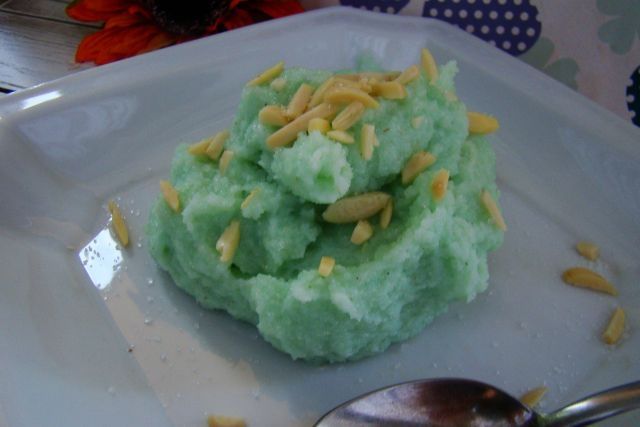 Lekko miętowa manna z migdałami  Lekko miętowa manna z migdałami