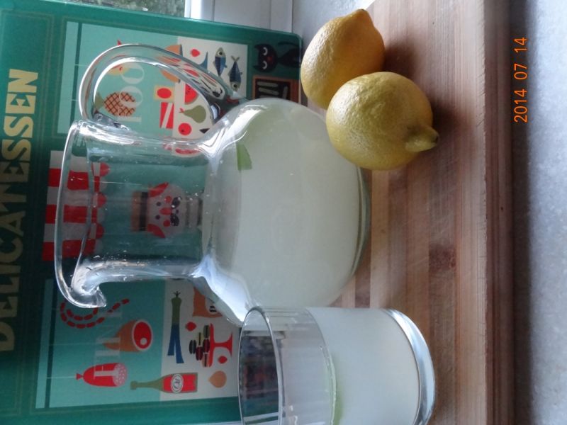 Lemoniada mocno cytrynowa z miętą Lemoniada mocno cytrynowa z miętą