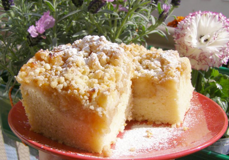 Leniwa drożdżówka z jabłkami