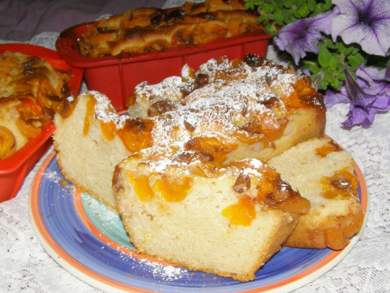 Leniwa drożdżówka z morelami bez wyrabiania