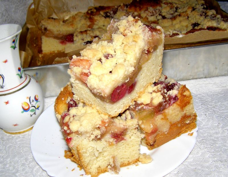 Leniwe drożdżowe z owocami z kompotu,kruszonką