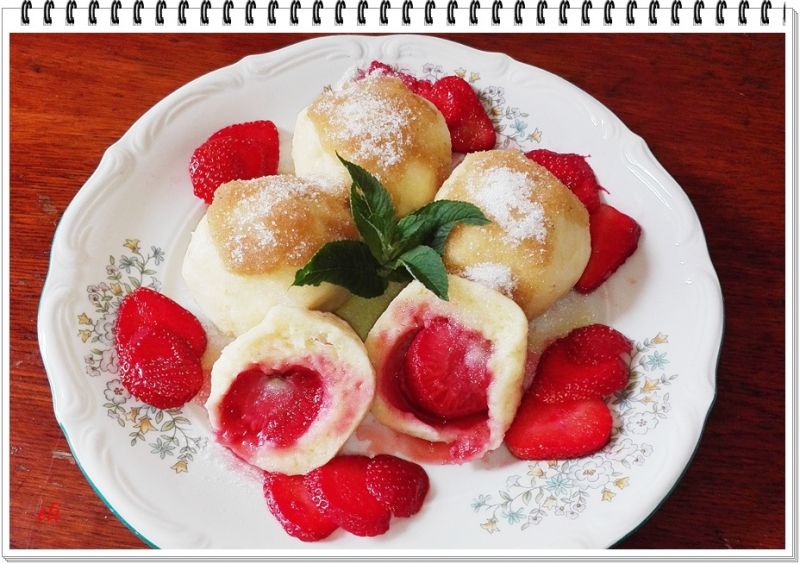 Leniwe knedle Eli z truskawkami