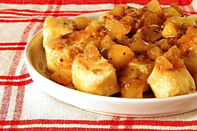 Leniwe ze złotym sosem.