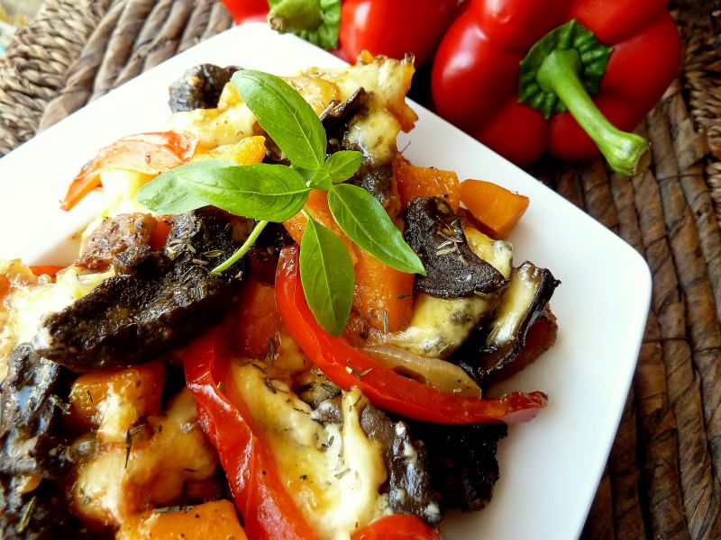 Leśna karkówka z grzybami, dynią i papryką Leśna karkówka z grzybami, dynią i papryką