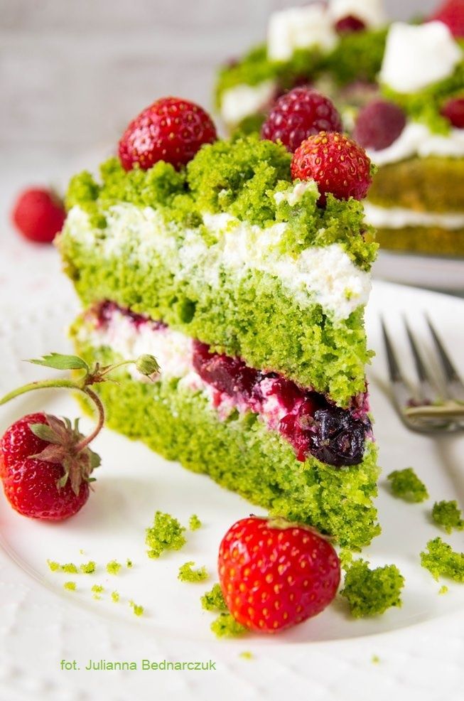 Leśna polana - tort ze szpinakiem i owocami