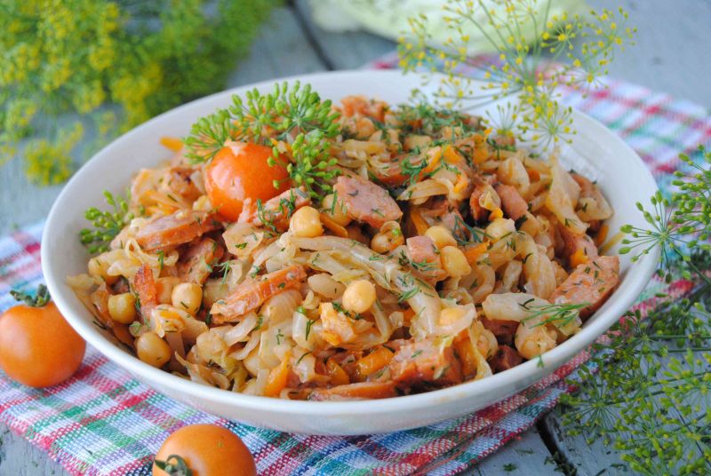 Letni bigos z młodej kapusty Letni bigos z młodej kapusty