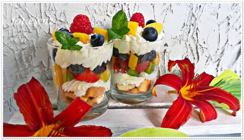 Letni deser owocowy Letni deser owocowy