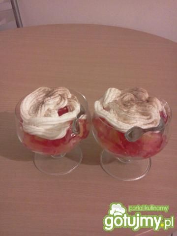 Letni deser w jesienne popołudnie Letni deser w jesienne popołudnie