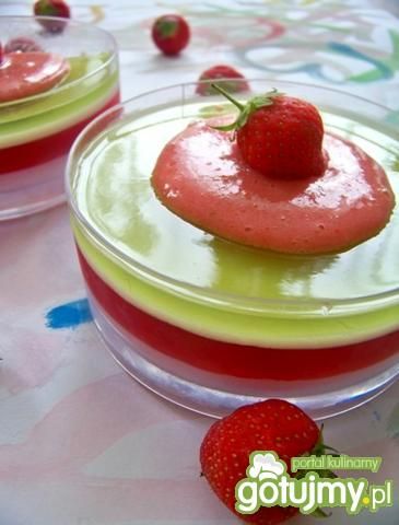 Letni przekładaniec z musem owocowym Letni przekładaniec z musem owocowym