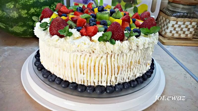 Letni tort owocowy
