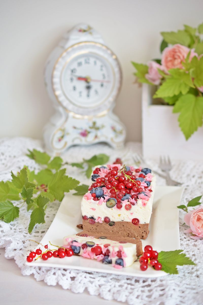 Letnia owocowa pianka z porzeczką i borówkami Letnia owocowa pianka z porzeczką i borówkami