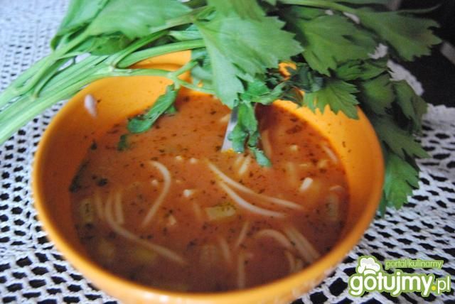 Letnia pomidorowa z żółtą fasolką