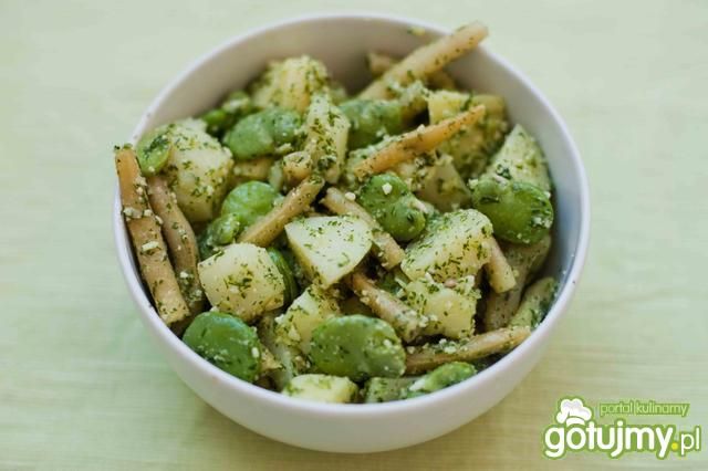 Letnia sałatka w koperkowym pesto