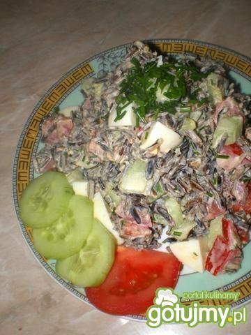 Letnia sałatka z dzikiego ryżu Letnia sałatka z dzikiego ryżu