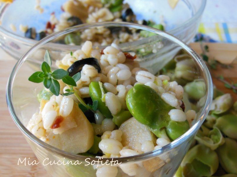 Letnia sałatka z pęczaku i bobu 