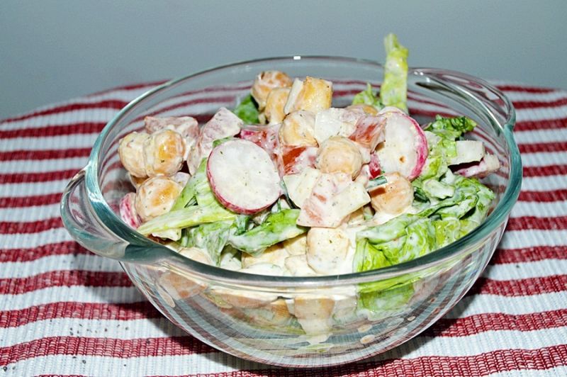 Letnia surówka z groszkiem ptysiowym Letnia surówka z groszkiem ptysiowym