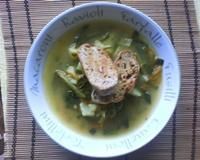 Letnia zupa z grzankami