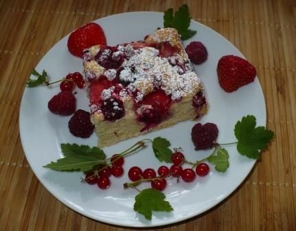 Letnie ciasto z czerwonymi owocami Letnie ciasto z czerwonymi owocami