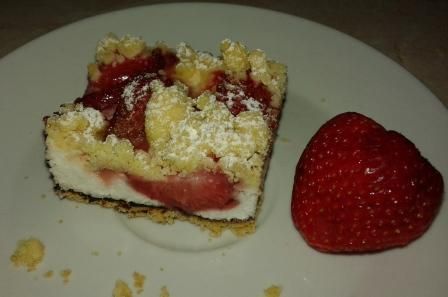 Letnie ciasto z pianką i truskawkami