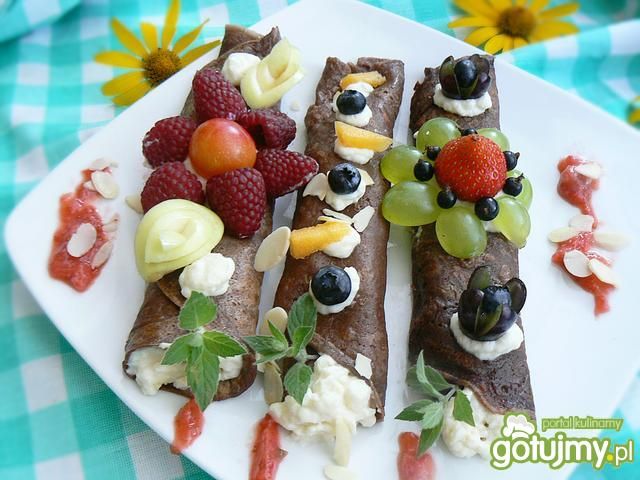 Letnie czekoladowe naleśniki z kremem 