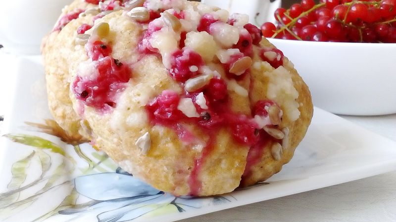 Letnie drożdżówki z porzeczkami Letnie drożdżówki z porzeczkami