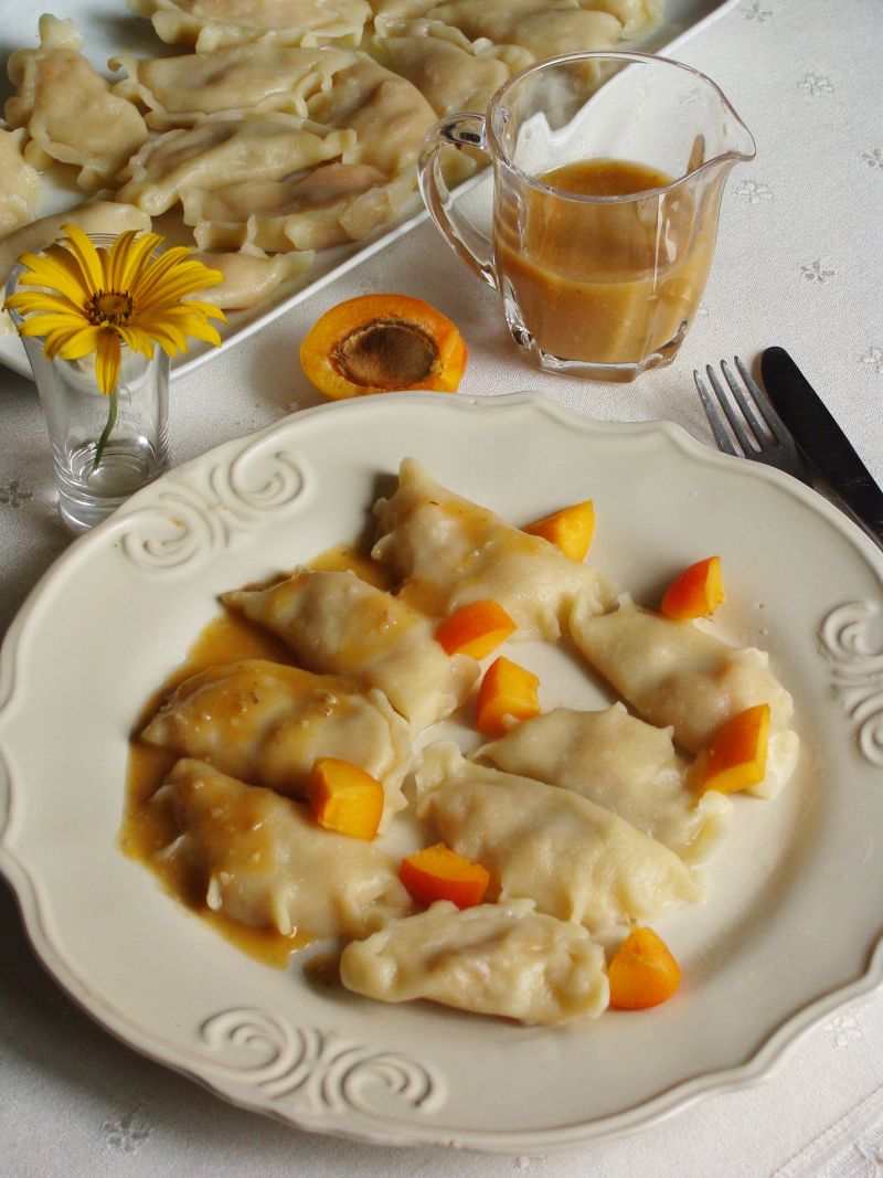 Letnie pierogi z morelami Letnie pierogi z morelami