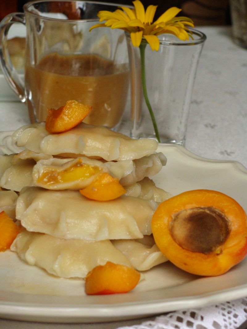 Letnie pierogi z morelami Letnie pierogi z morelami