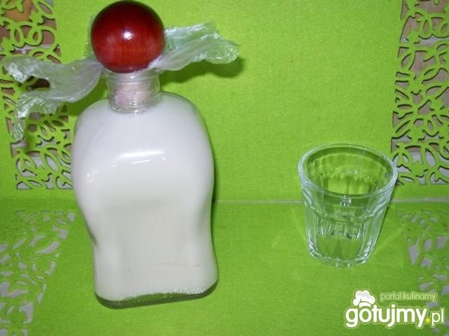 Likier z mleczkiem kokosowym