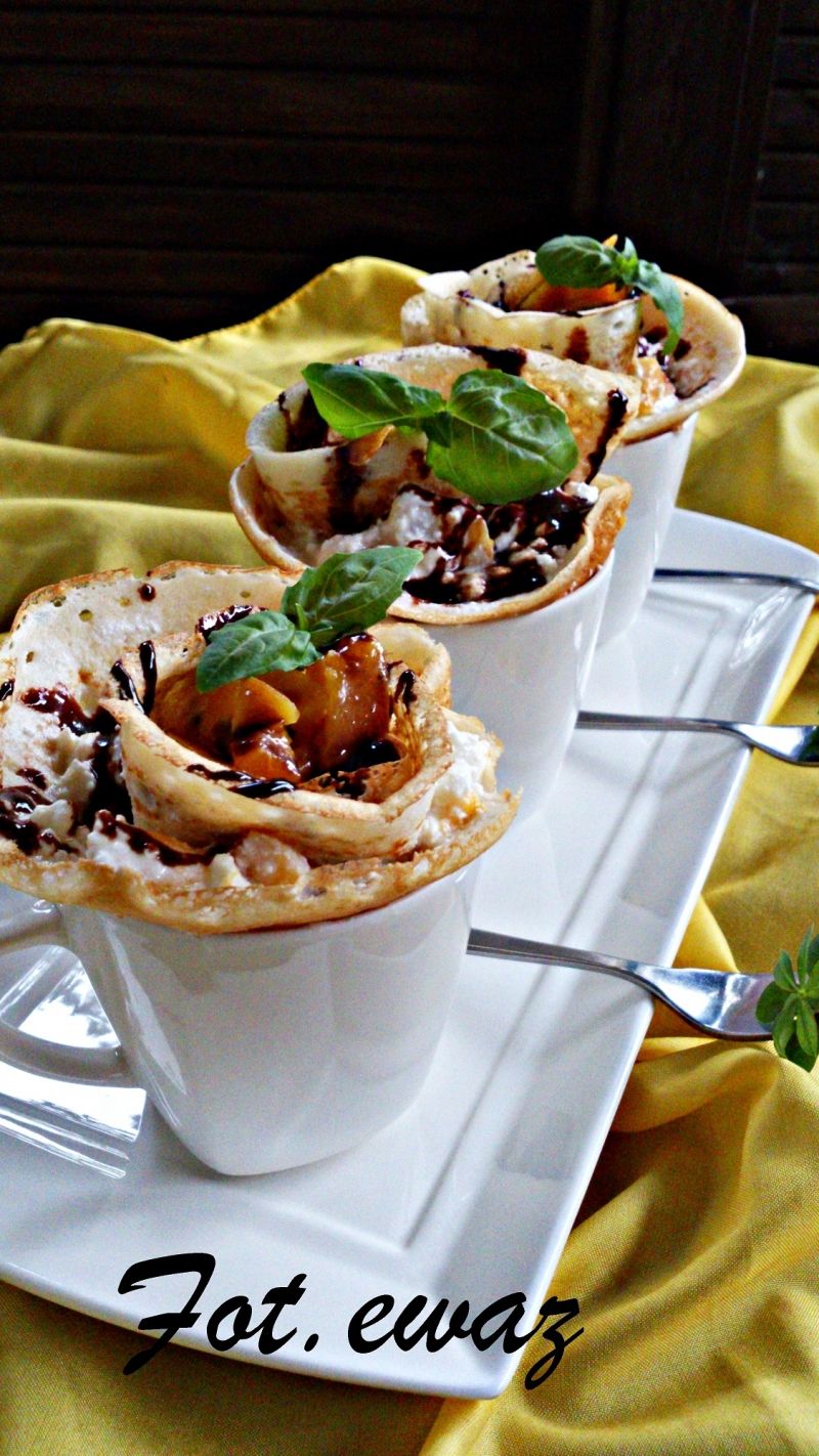 Limonkowo-miętowe naleśniki z serem i brzoskwinią