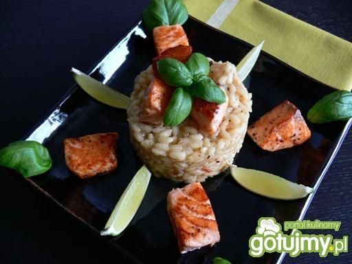 Limonkowo- szafranowe risotto z łososiem Limonkowo- szafranowe risotto z łososiem