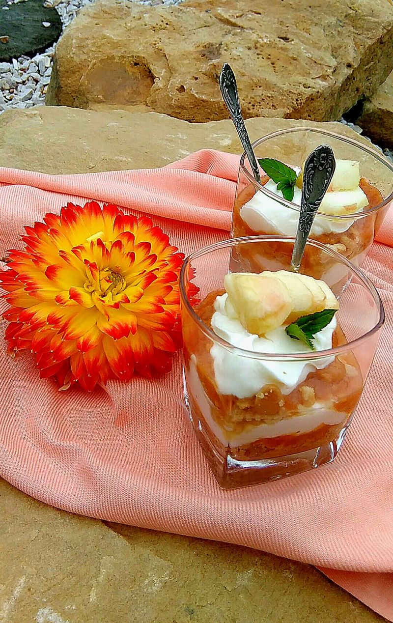 Limonkowy sernik na zimno z musem morelowym