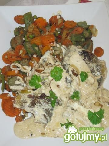 Lin w śmietanie z mixem warzyw