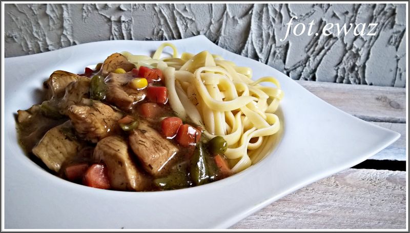 Linguine z drobiową potrawką Linguine z drobiową potrawką