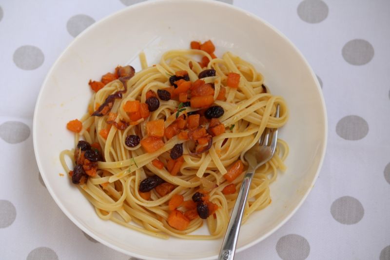 Linguine z dynią i rodzynkami 