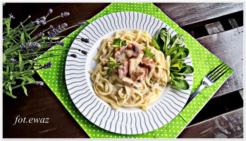 Linguine z kurkami i piersią z kurczaka  Linguine z kurkami i piersią z kurczaka