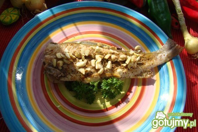 Lipień na maśle z orzechami  Lipień na maśle z orzechami