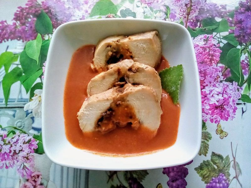 Łódeczka z piersi kurczaka z farszem Łódeczka z piersi kurczaka z farszem