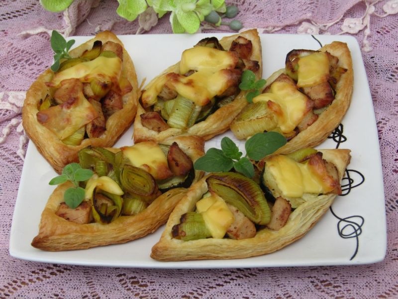 Łódeczki z kurczakiem, cukinią i porem Łódeczki z kurczakiem, cukinią i porem