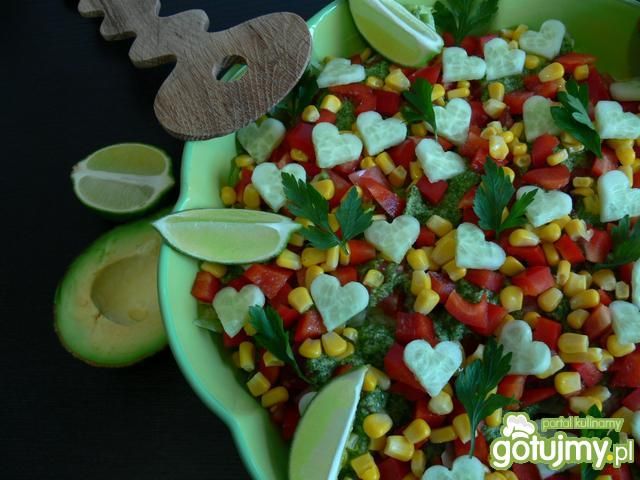 Lodowa bomba z sosem z awokado i limonki Lodowa bomba z sosem z awokado i limonki