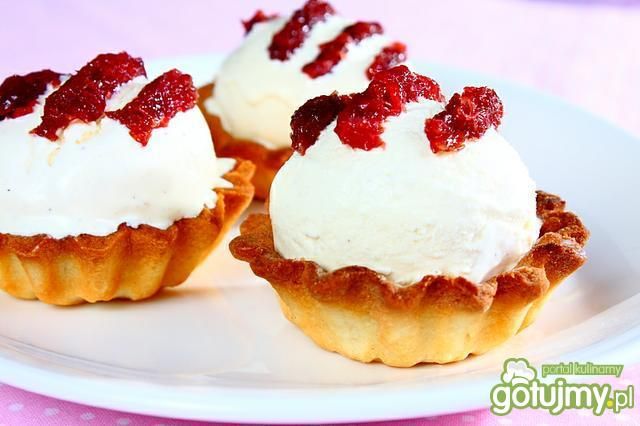 Lodowe babeczki z dziką różą.