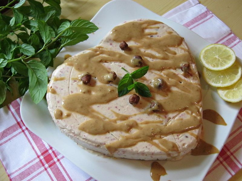 Lodowe serce z kajmakiem i orzechami Lodowe serce z kajmakiem i orzechami